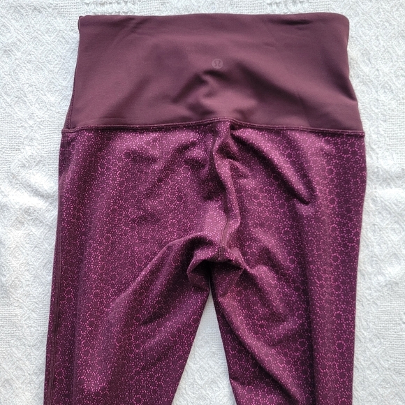 Lululemon Sweaty Endeavor Mesh Activewear Leggings - Tight Star Pixel Raspberry - Picture 5 of 11